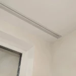 Натяжные потолки в Коммунарке: высота 3,10 м, металлический карниз с эффектом ниши и полный комплекс «под ключ» Натяжные потолки в Коммунарке: высота 3,10 м, металлический карниз с эффектом ниши и полный комплекс «под ключ»